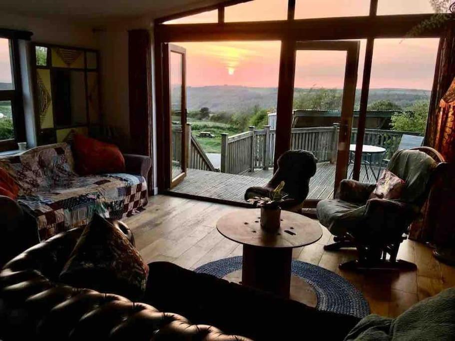 Spacious Cabin On Isolated Farm With Sea View Bude Bagian luar foto