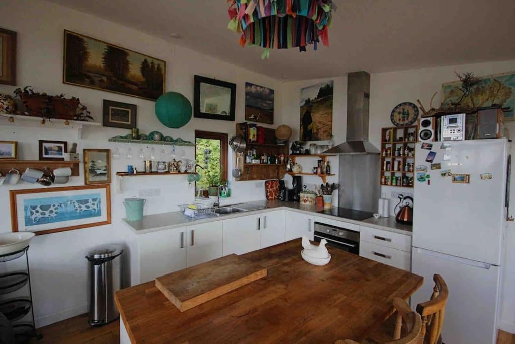 Spacious Cabin On Isolated Farm With Sea View Bude Bagian luar foto