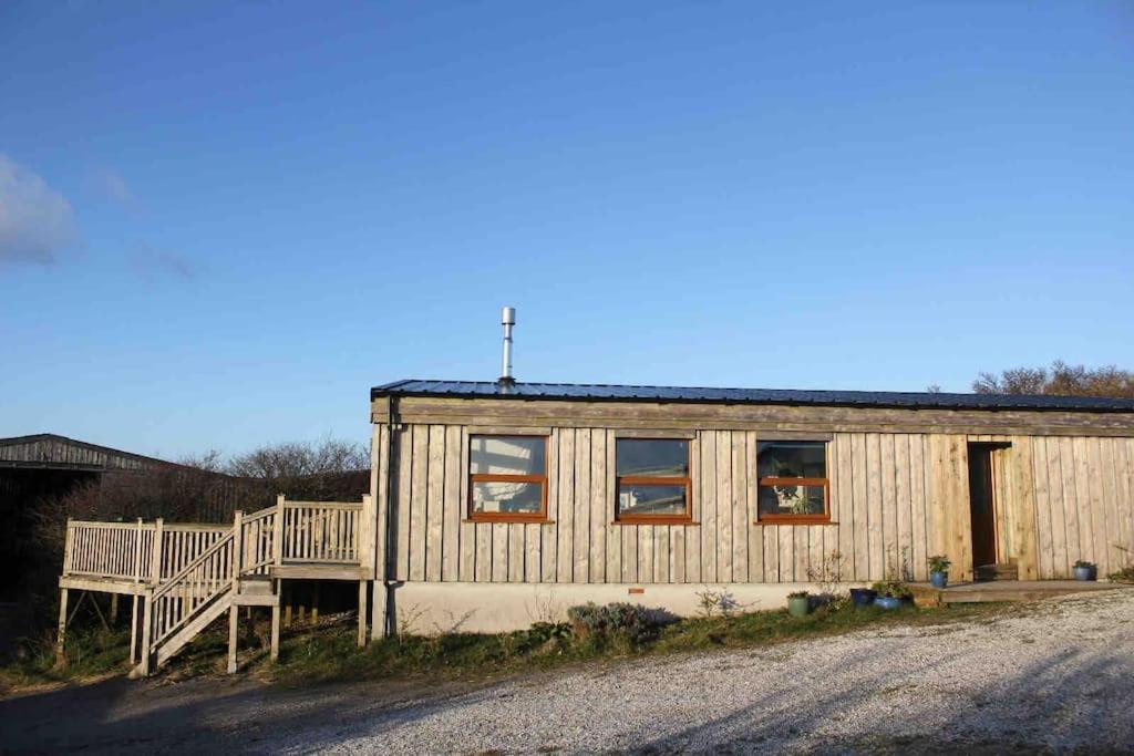 Spacious Cabin On Isolated Farm With Sea View Bude Bagian luar foto