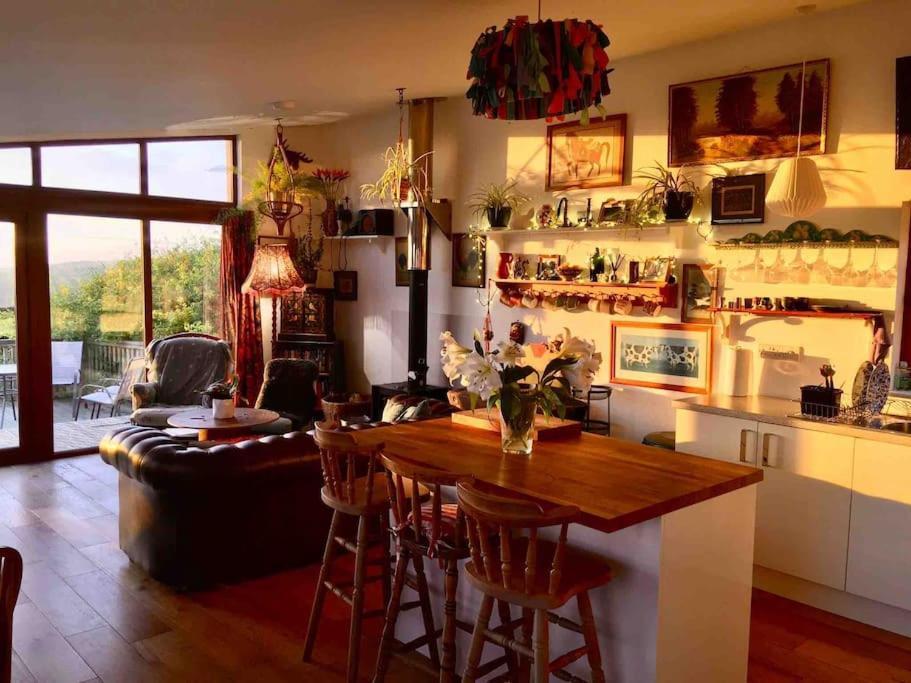 Spacious Cabin On Isolated Farm With Sea View Bude Bagian luar foto