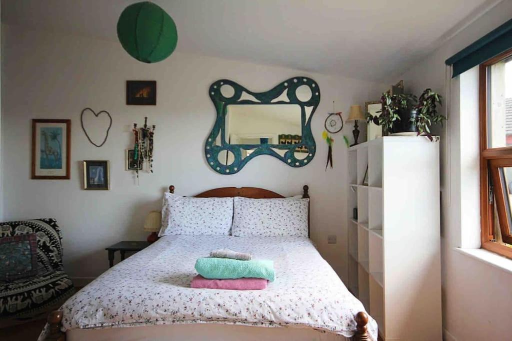 Spacious Cabin On Isolated Farm With Sea View Bude Bagian luar foto