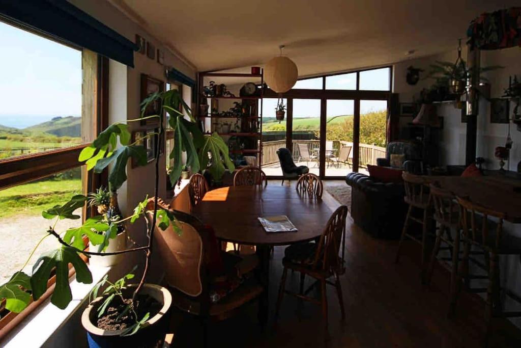 Spacious Cabin On Isolated Farm With Sea View Bude Bagian luar foto